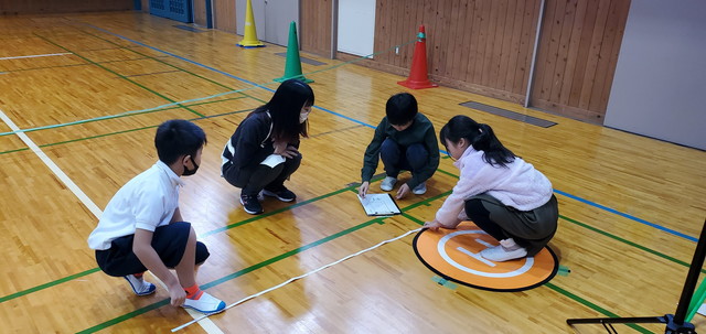 子どもが試行錯誤する様子